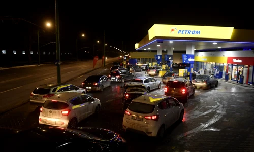 cozi in benzinarii