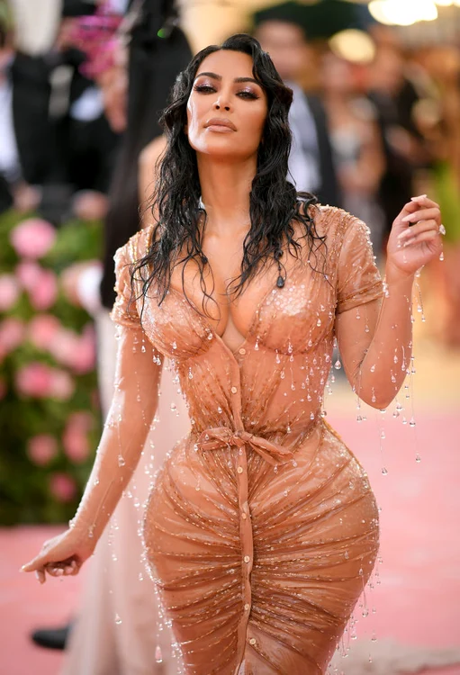 Kim Kardashian a purtat o rochie Thierry Mugler