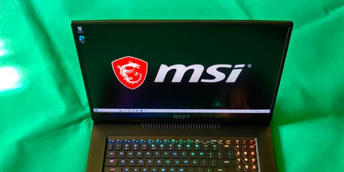 Laptop gaming MSI Titan GT77HX 13V jpg