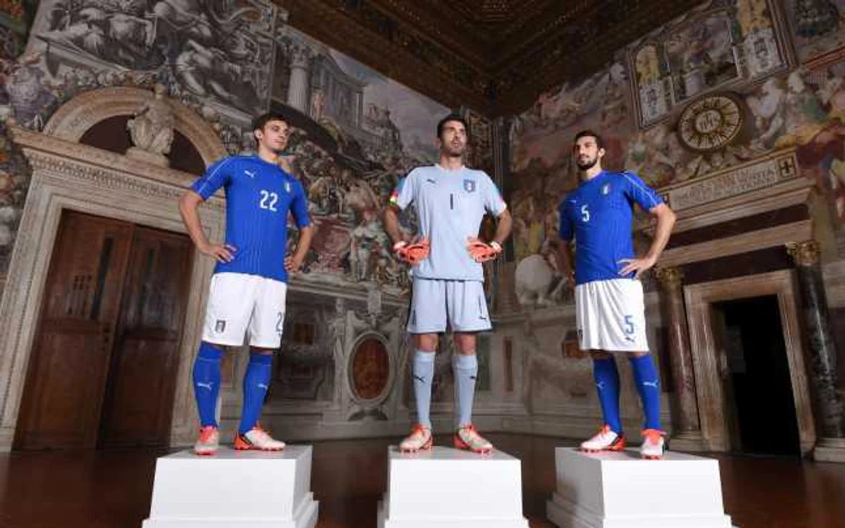Italienii şi-au prezentat echipamentul la Palazzo Vecchio din Florenţa FOTO Getty Images