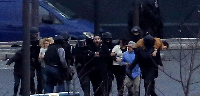 Ostatici eliberaţi din magazinul evreiesc - 9 ianuarie 2015 FOTO AFP