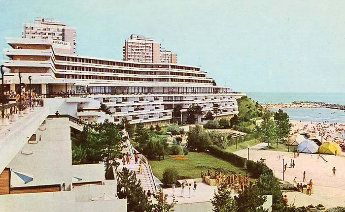 
    Nici urmă de activitate  în fostele magazine  