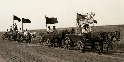 Demonstraţie bolşevică pentru colectivizare la Tudor Vladimirescu FOTO Fototeca online a comunismului românesc