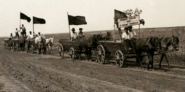 Demonstraţie bolşevică pentru colectivizare la Tudor Vladimirescu FOTO Fototeca online a comunismului românesc