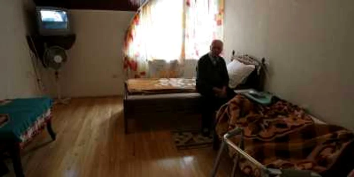 Gheorghe Tancia, în vârstă de 81 de ani, traieşte de aproape un an alături de soţia sa în căminul din Sântiona