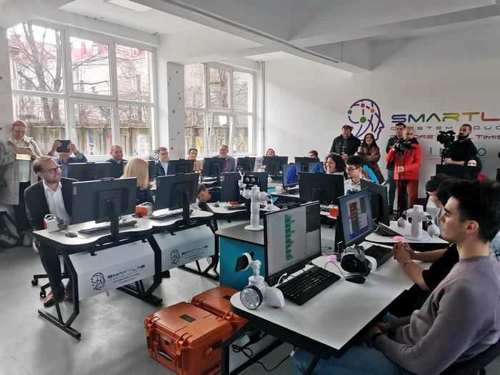 Smart Lab la Liceul de Informatică din Timișoara FOTO Ștefan Both