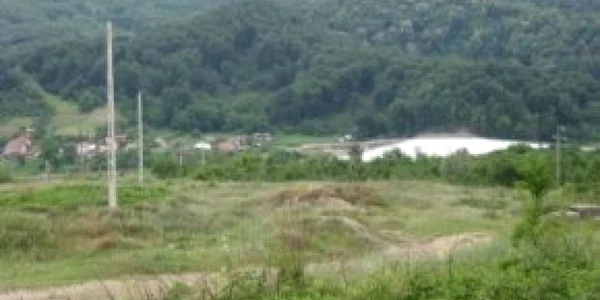 VIDEO Cod roşu de prăbuşire la Ocnele Mari. Două familii evacuate - UPDATE