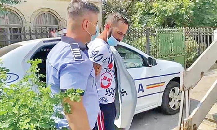 Narcisa Maria, alături de mama ei