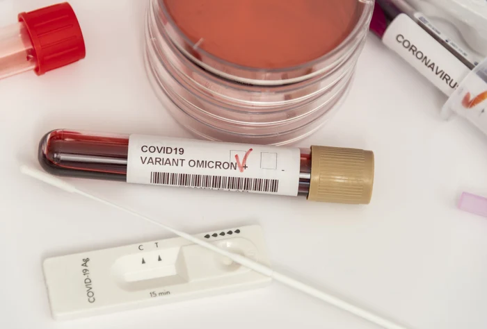 
    Cercetătorii susțin că varianta Omicron pare să se răspândească mai ușor și să dea simptome mai ușoarefoto: Shutterstock  