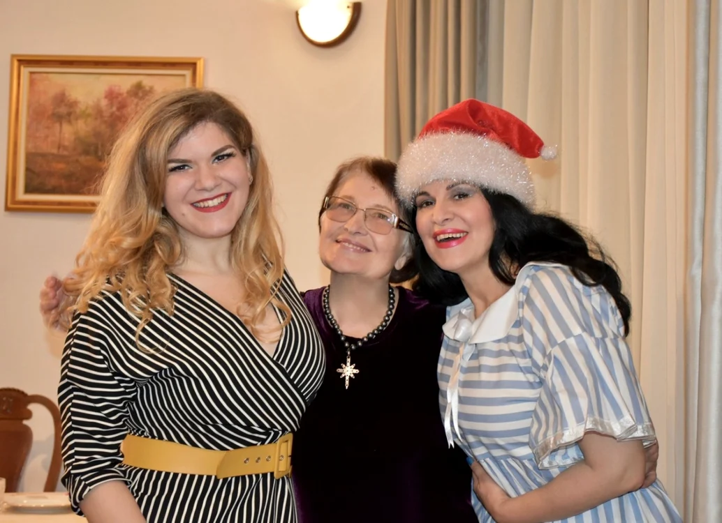 Ioana (stânga) şi Angela Gheorghiu FOTO facebook