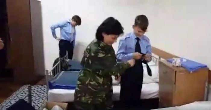 Proiectul a debutat ieri, la Colegiul Naţional Militar „Dimitrie Cantemir” din Breaza care, pe parcursul a două zile, găzduieşte 25 de elevi din clasele a VII-a, însoţiţi de trei profesori, de la Şcoala gimnazială „Matei Basarab”