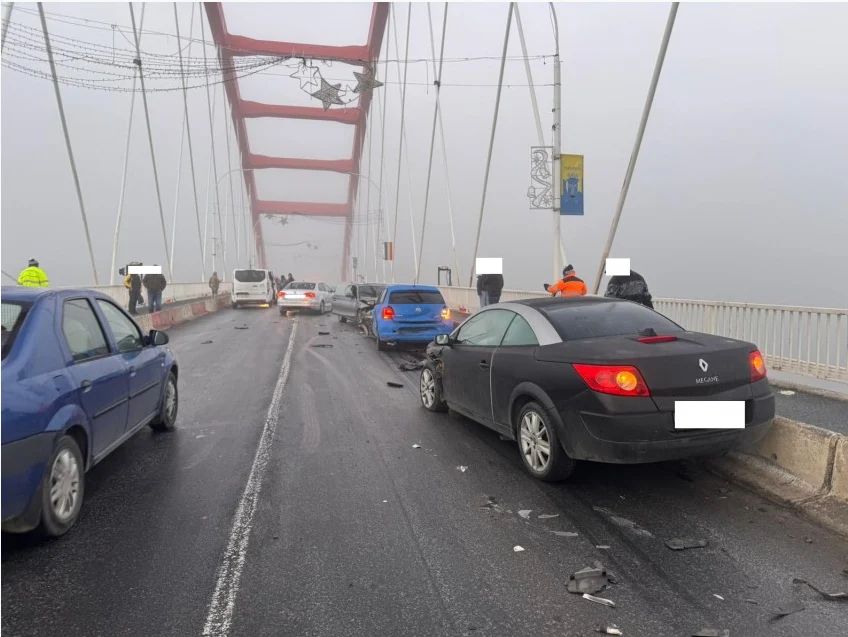 Carambol pe podul de la Cernavodă. Trafic a fost blocat