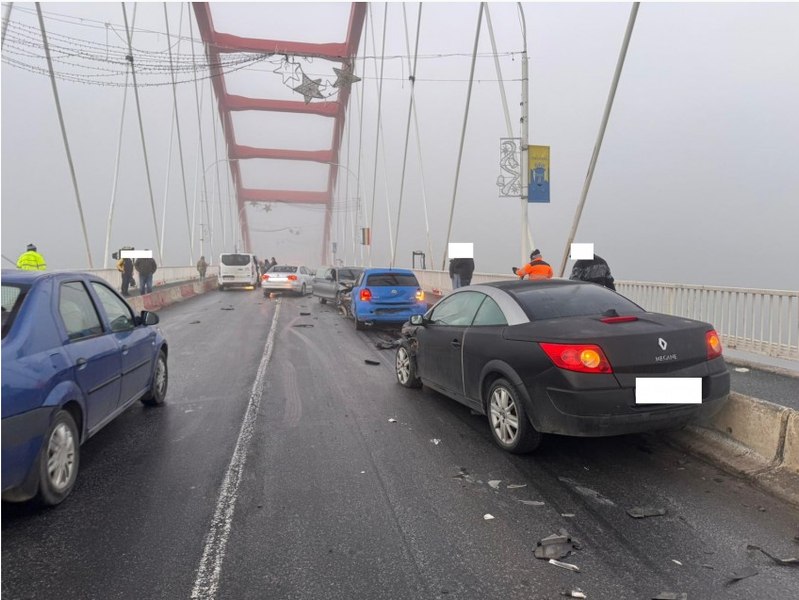 Carambol pe podul de la Cernavodă. Trafic a fost blocat 
