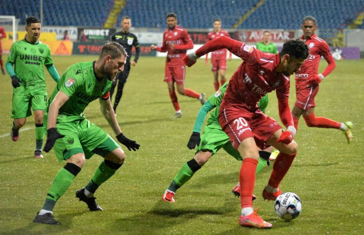 Roman a marcat o dată contra dinamoviștilor (FOTO: Sportpictures)