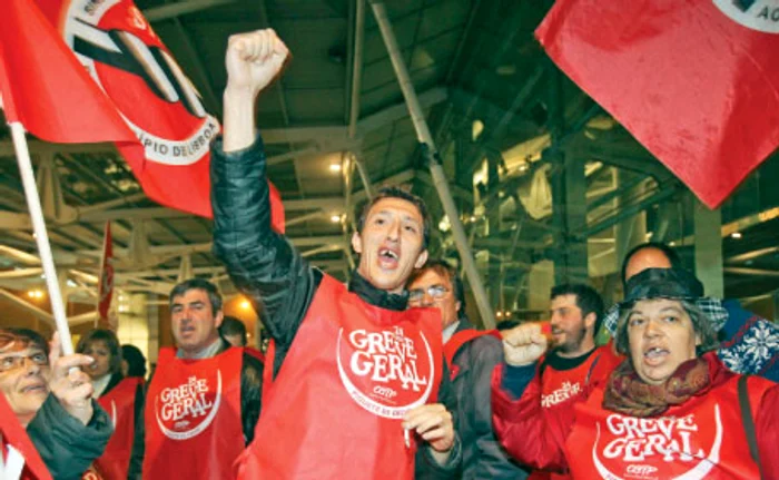 Portughezii au oprit, ieri, lucrul Foto: epa