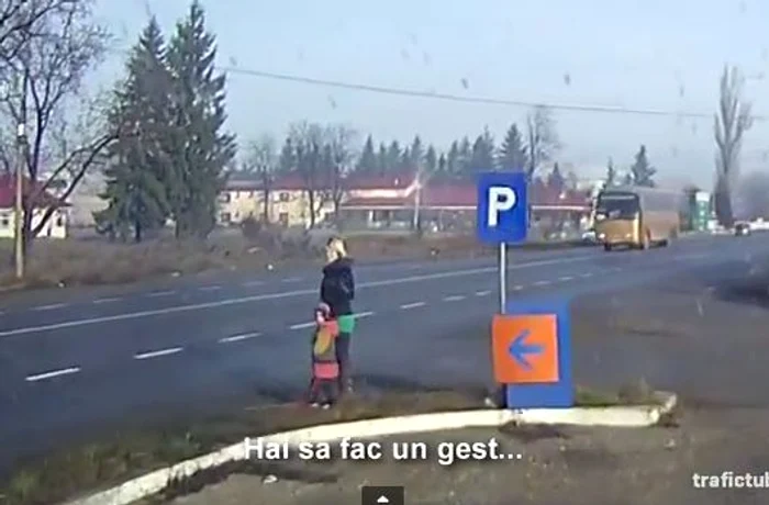 
    Prostituata, la produs cu copilul de mana  