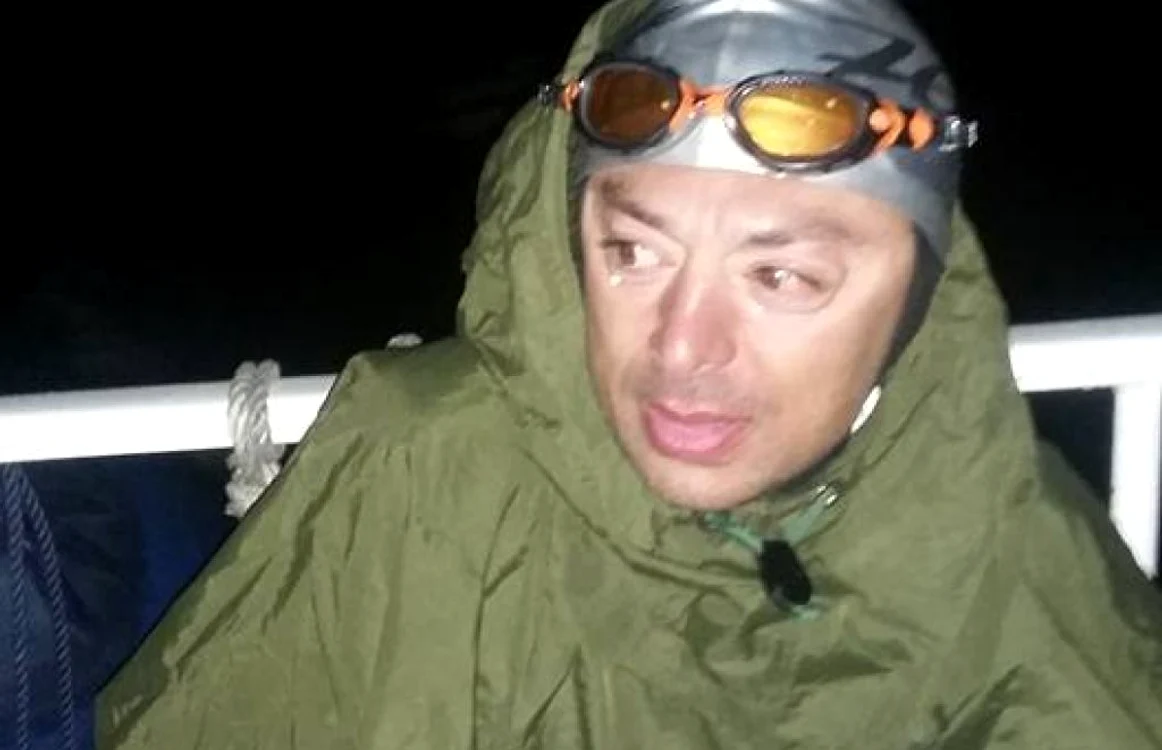 Andrei Roşu după ce a trecut Canalul Mânecii FOTO Facebook