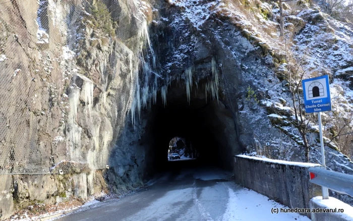 Tunelul Cheile Cernei. Foto: Daniel Guţă. ADEVĂRUL.