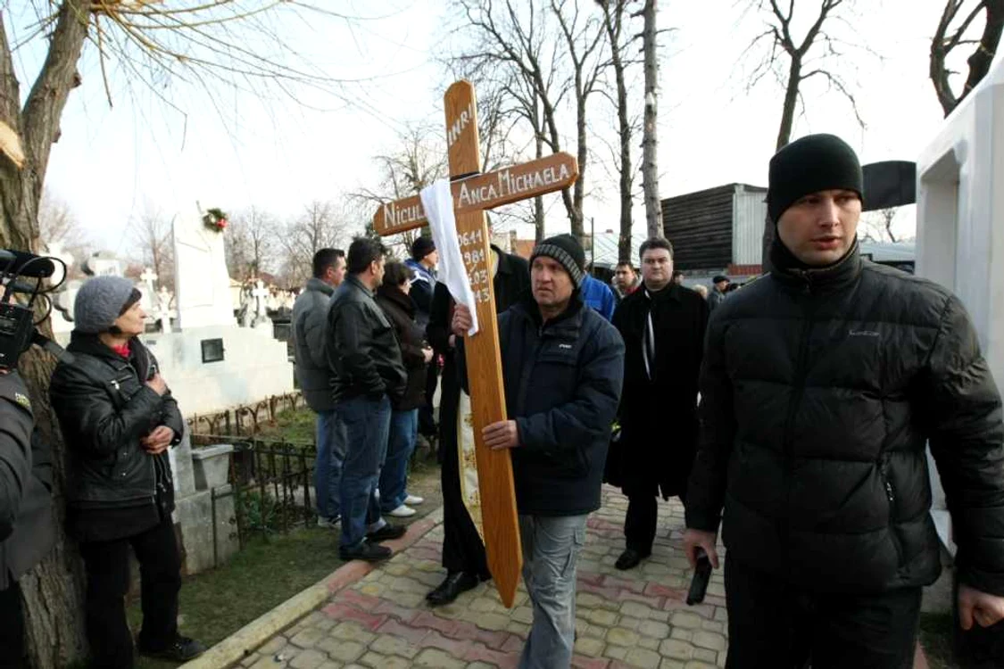 Mica de la Abracadabra, condusă pe ultimul drum FOTO Adevărul