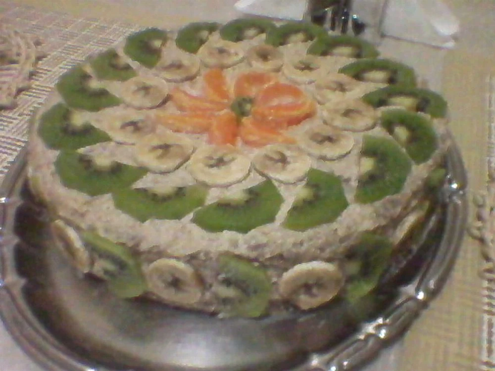 
    Tort cu cremă de nucă  