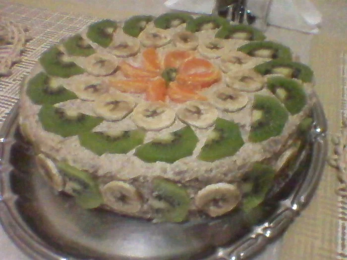 
    Tort cu cremă de nucă  