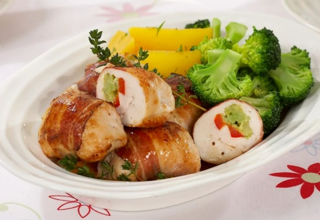 
    Descoperă o reţetă delicioasă de rulouri de pui cu broccoli.clickpoftabuna.ro  
