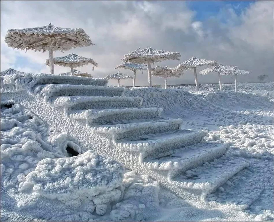 În Deltă, Dunărea a înghețat spectaculosFOTO: Facebook