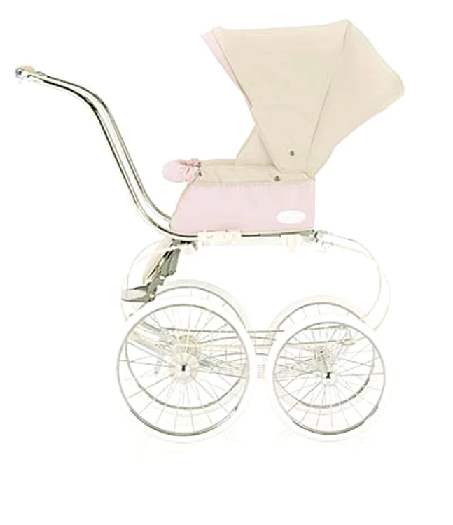 Traian şi Maria Băsescu au plimbat-o  pe Sofia în parc