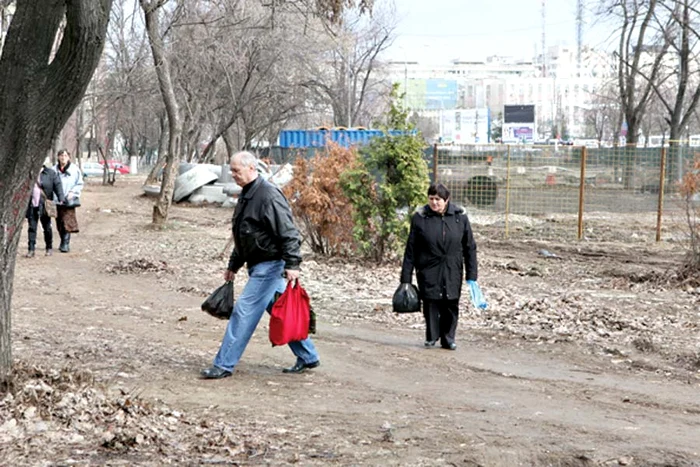 La staţia Parc Drumul  Taberei, paznicul  şantierului spune că  nu se mai lucrează  din noiembrie