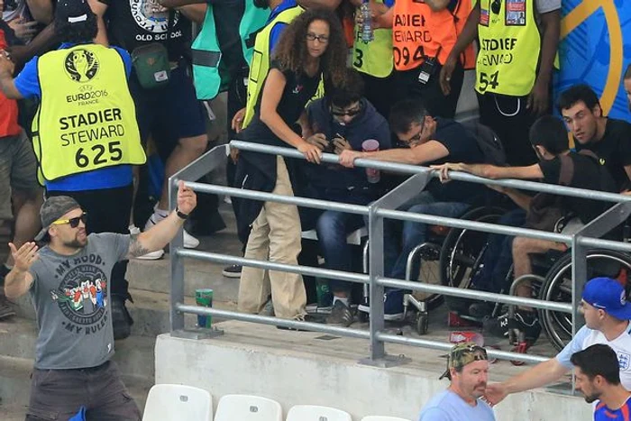 Oamenii în scaune cu rotile au trecut prin momente de groază din cauza huliganilor ruşifoto: Sportimage/PA Images