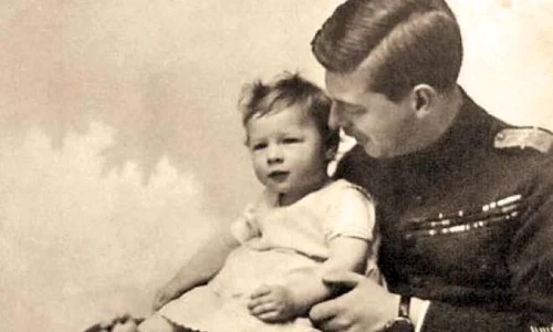 1921   Se naște Mihai, fiul prințului moștenitor Carol, viitorul Mihai I al României jpeg