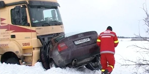 Accidentul a avut loc pe un tronson de drum acoperit de zăpada viscolită