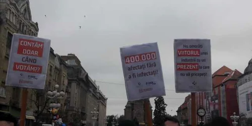 Angajaţii din industria HORECA au ieşit în stradă la Timişoara FOTO Both