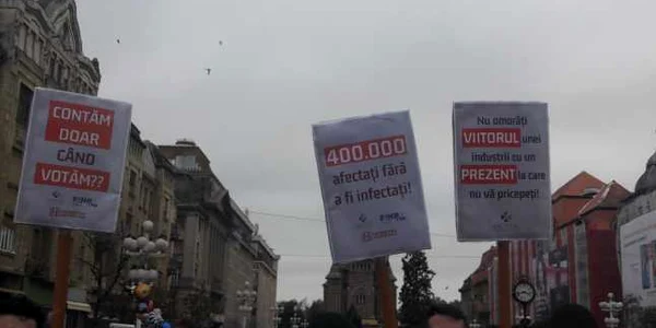 Angajaţii din industria HORECA au ieşit în stradă la Timişoara FOTO Both