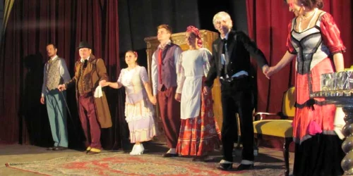Tot mai mulți ialomițeni își îndreaptă privirea către teatru