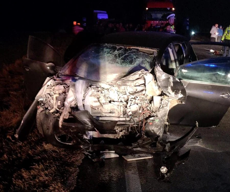 Mașinile s-au izbit violent SURSA martor