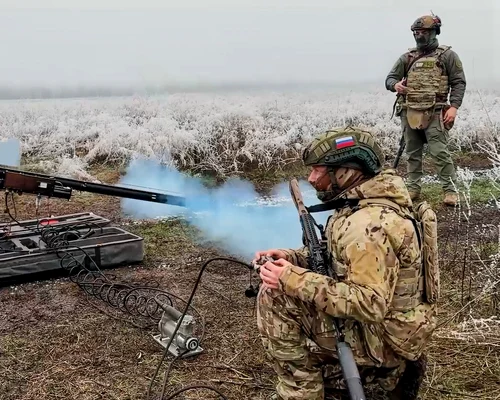 Soldați ruși lansează o dronă FOTO Profimedia 