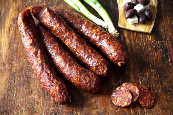 Kulen, un cârnat uscat foarte popular în Balcani Foto: Muncan Food Corp
