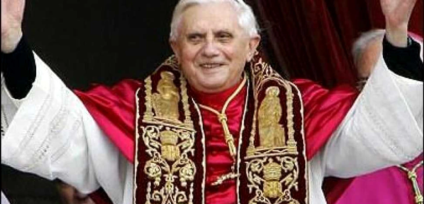 Papa Benedict al XVI-lea a transmis mesajul de Crăciun