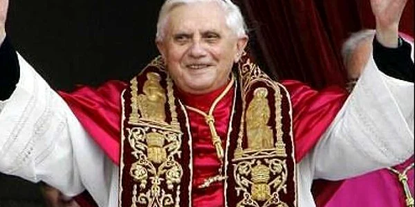 Papa Benedict al XVI-lea a transmis mesajul de Crăciun