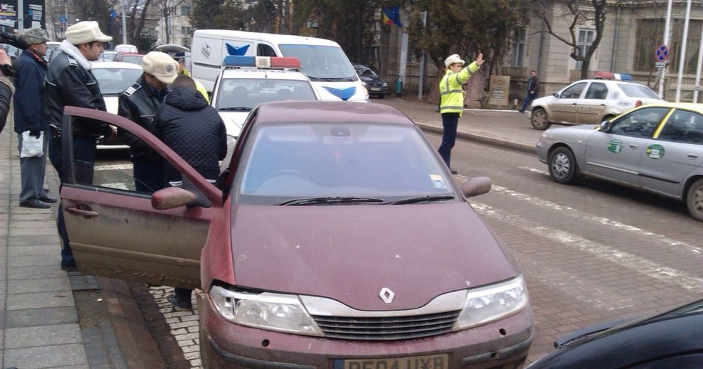 Alcoolemia șocantă descoperită la un șofer. Polițiștii l-au reținut, iar instanța de judecată l-a arestat pe loc
