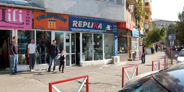 Trei dintre magazine au fost luate la rând de hoţi