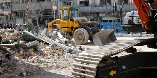 O imagine a distrugerilor din Piața Enqelab, Teheran, Iran FOTO Profimedia