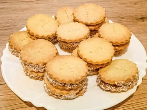 biscuiti cu crema caramel jpg