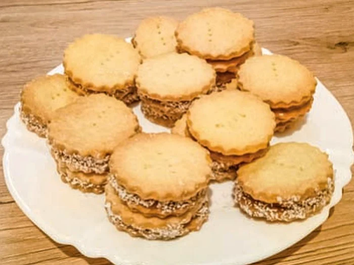 biscuiti cu crema caramel jpg