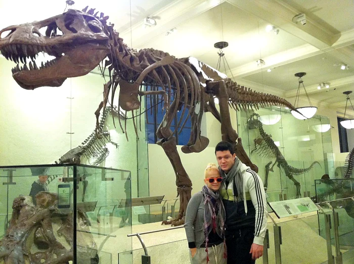 2011. În urmă cu cinci  ani, Victor vedea  acelaşi dinozaur,  dar din alt unghi,  cu Anda Adam