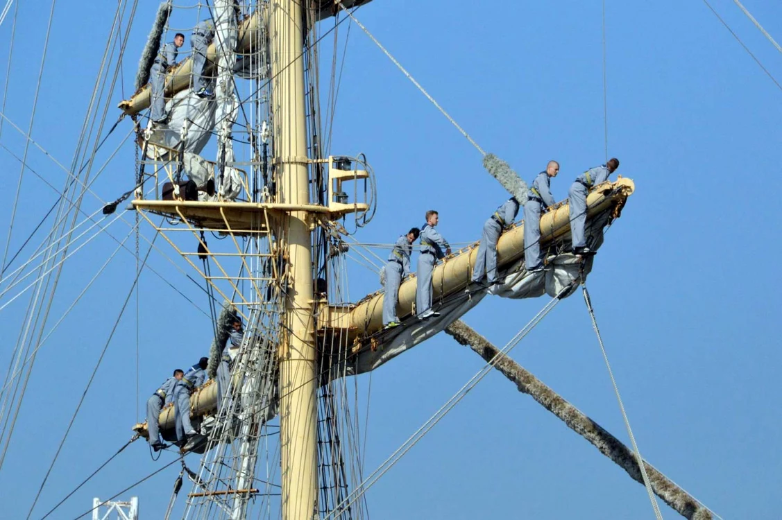 Participă peste 1.000 de marinari