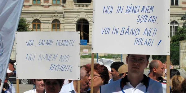 Dascălii ameninţă că îşi vor cere drepturile la CEDO. Foto: arhivă