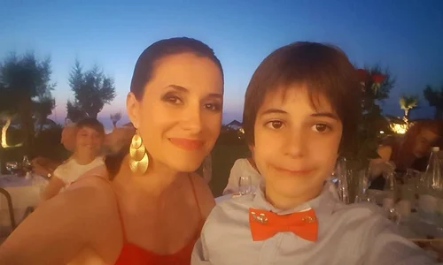 Iuliana si fiul ei Tudor (2) jpeg