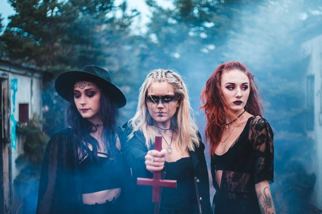 Mituri despre Satanism, demontate de membrii Uniunii Sataniste! (foto Pexels)